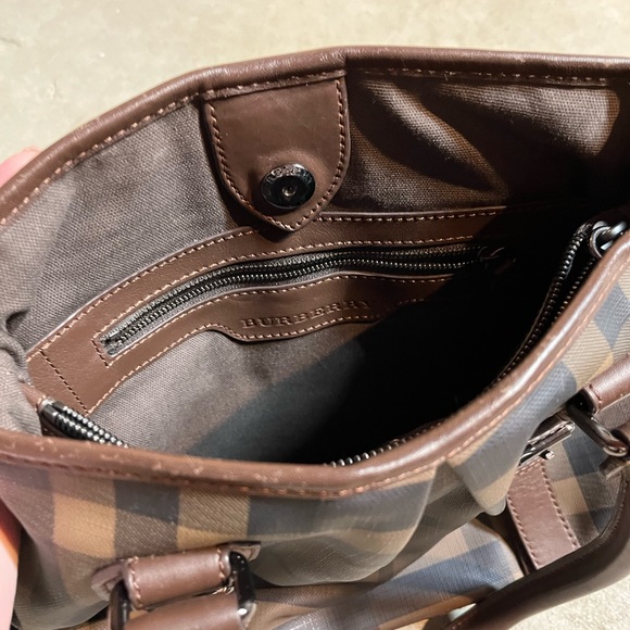 Authentic Burberry handbag (crossbody, shoulder, or hand carry) - Picture 7 of 11